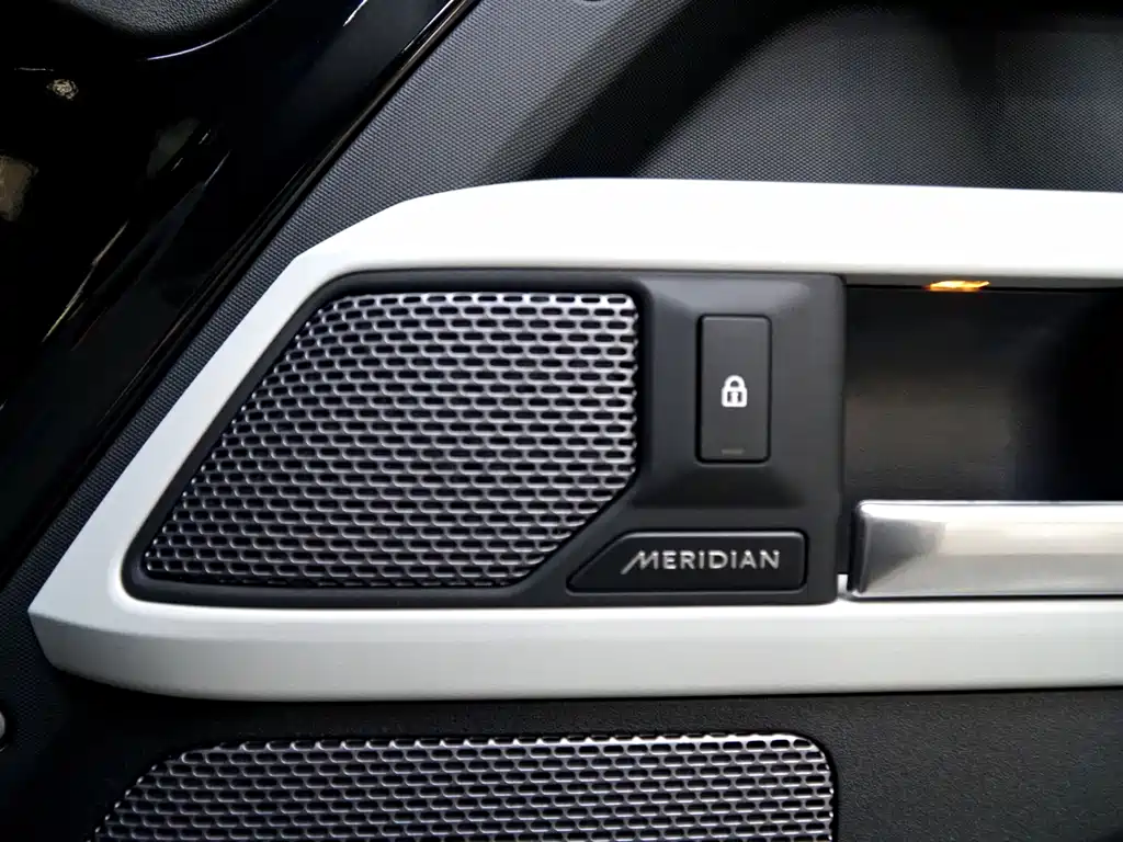 Land Rover Defender — миниатюра 19
