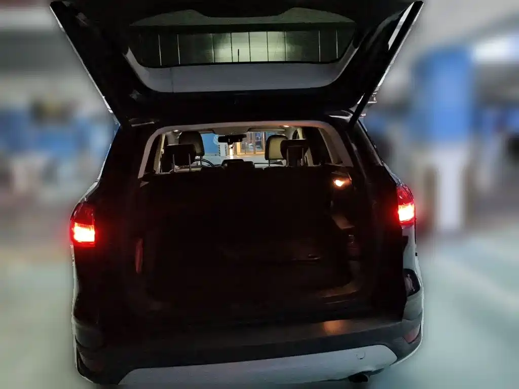 Ford Kuga — миниатюра 10