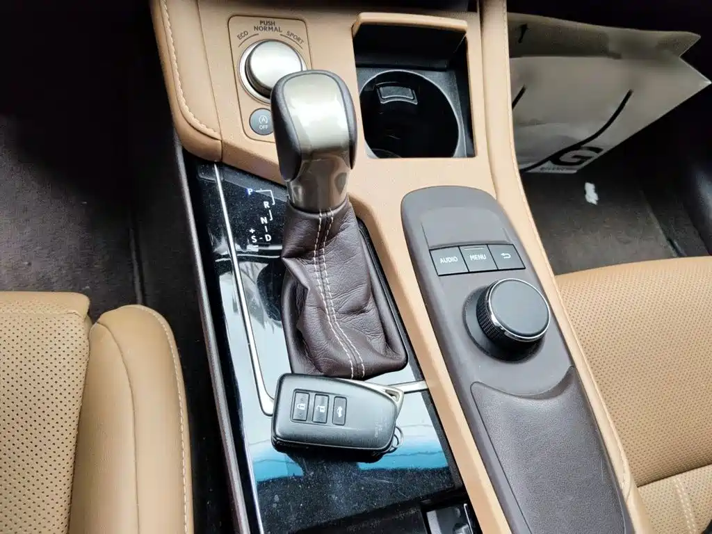 Lexus ES — миниатюра 7