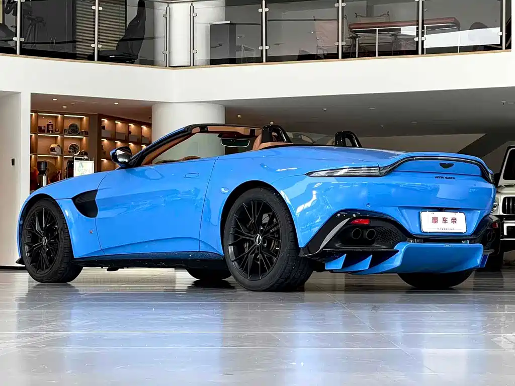 ASTON MARTIN V8 VANTAGE