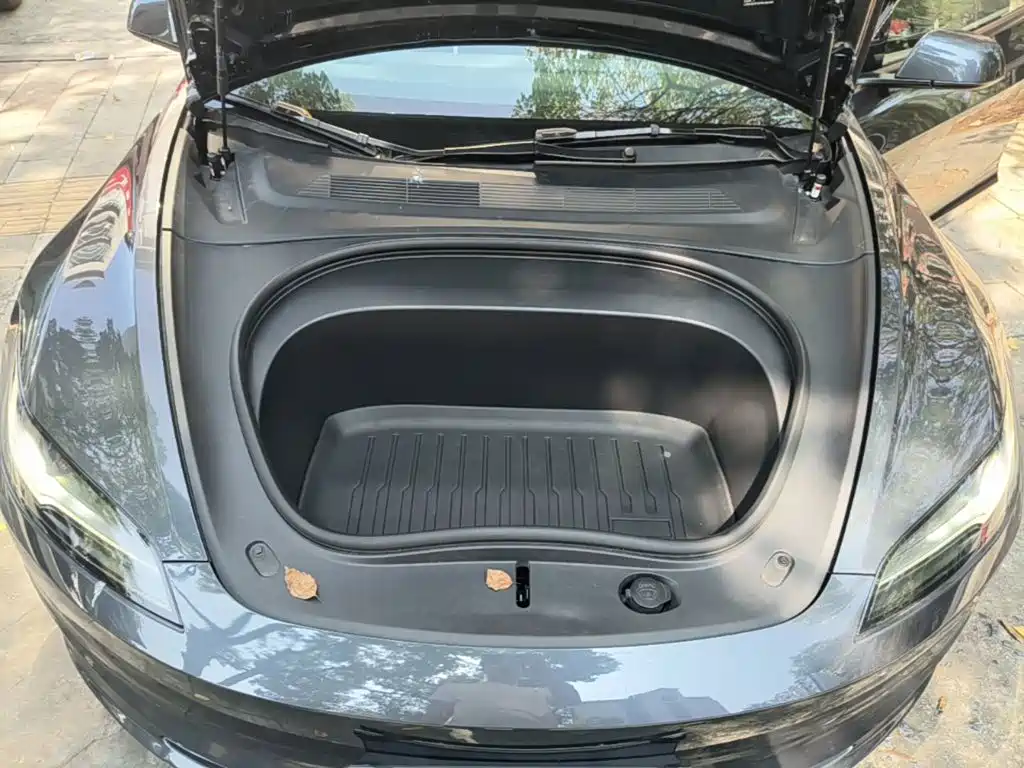 Tesla Model 3 — миниатюра 20