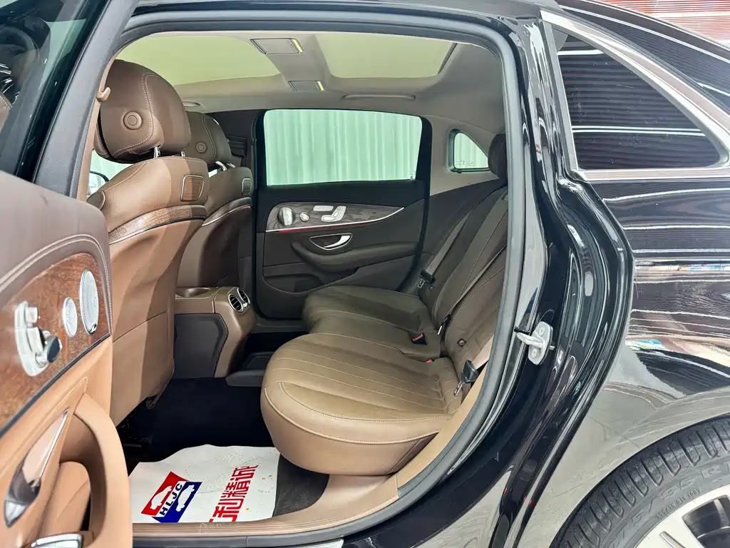 Mercedes-Benz E-Class — миниатюра 8