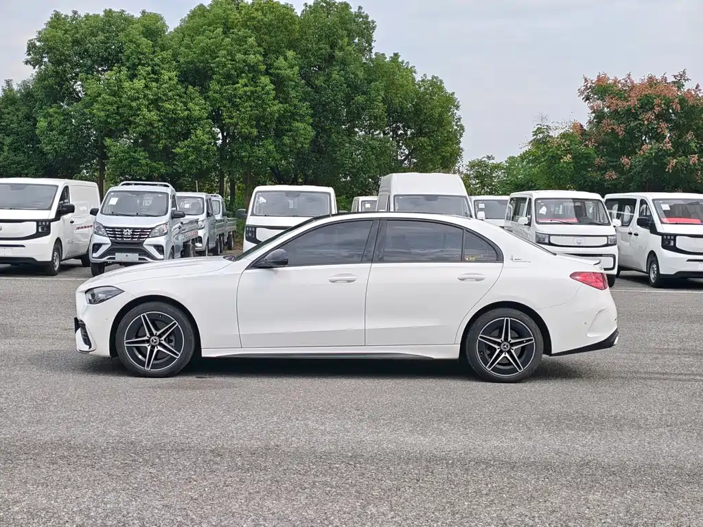 Mercedes-Benz C-Class — миниатюра 4