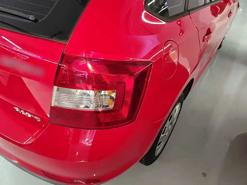 Skoda Rapid Spaceback — миниатюра 8