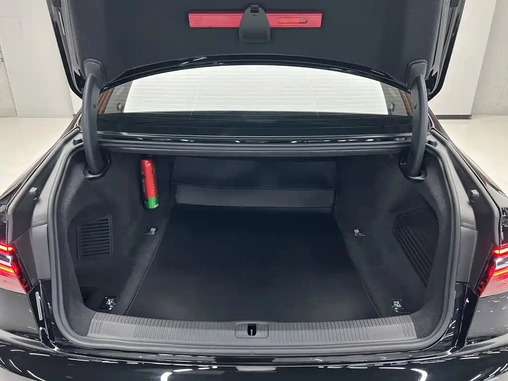 Audi A8 — миниатюра 5