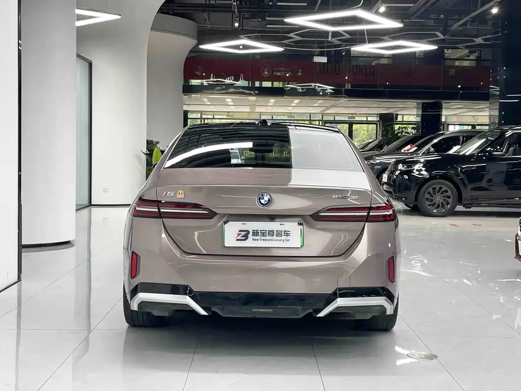 BMW i5 — миниатюра 12