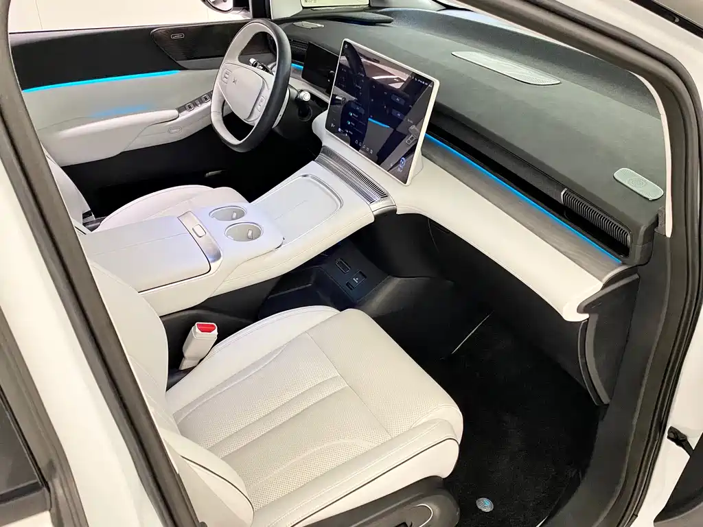 XPeng X9 — миниатюра 14