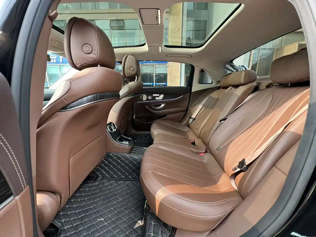 Mercedes-Benz E-Class — миниатюра 6