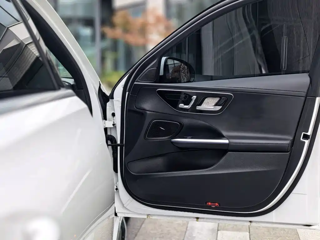 Mercedes-Benz C-Class — миниатюра 17
