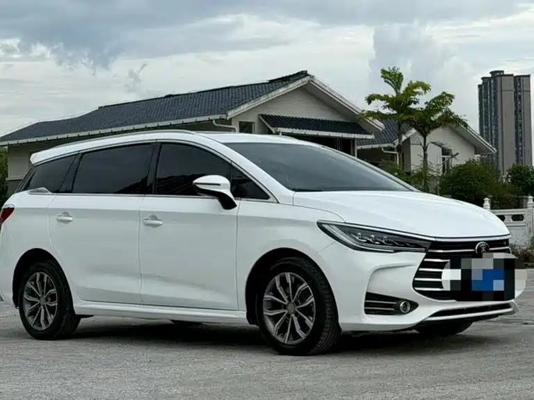 BYD MAX — миниатюра 3