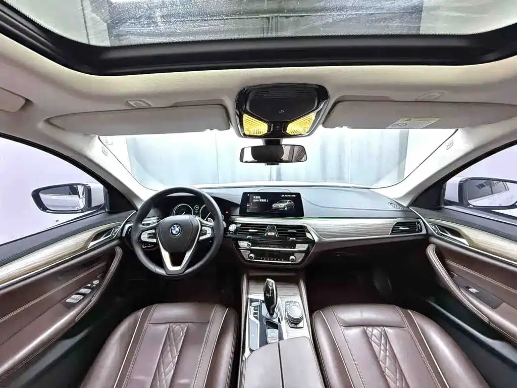 BMW 5 Series — миниатюра 6