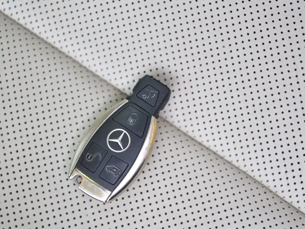 Mercedes-Benz V-Class — миниатюра 23
