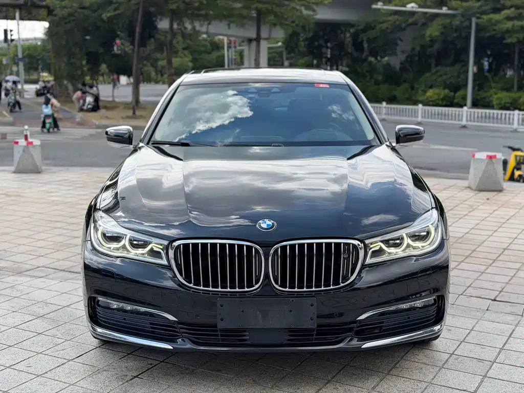 BMW 7 Series — миниатюра 2