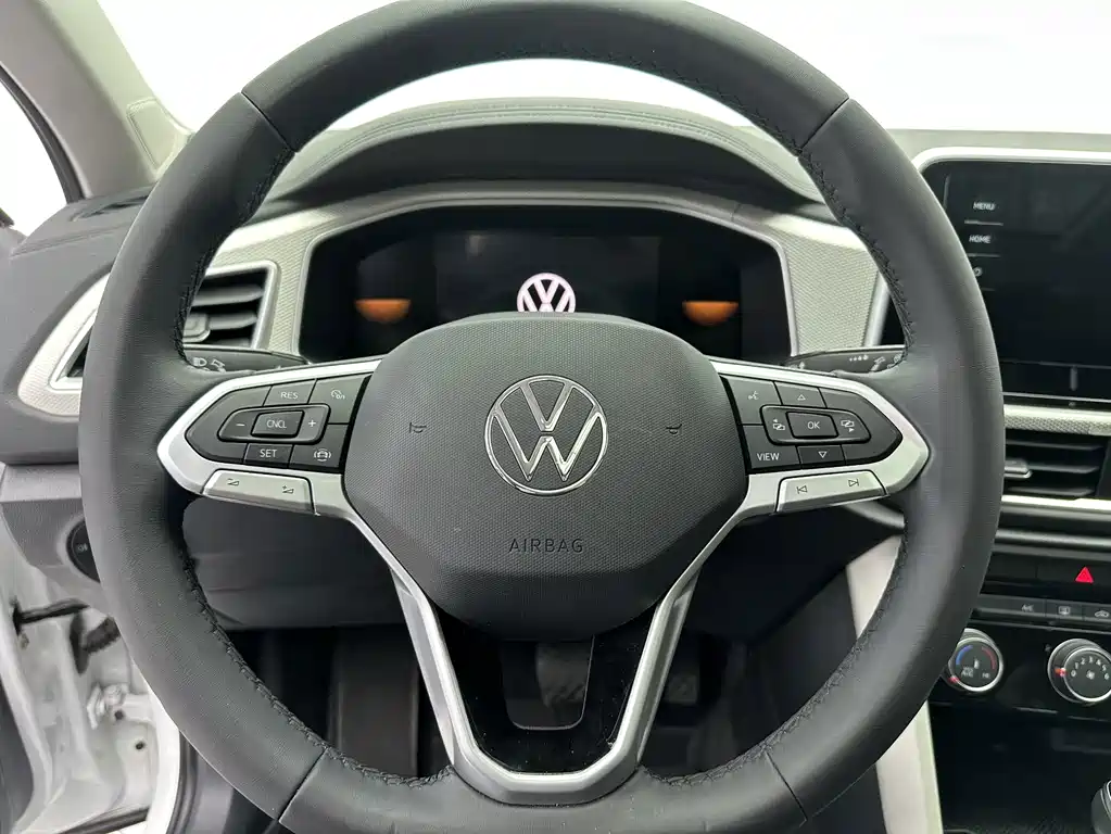 Volkswagen T-Roc — миниатюра 16