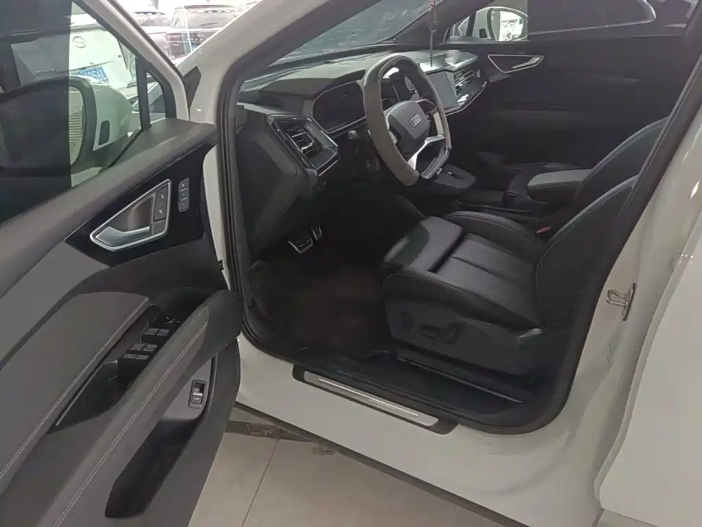 Audi Q4 e-tron — миниатюра 16