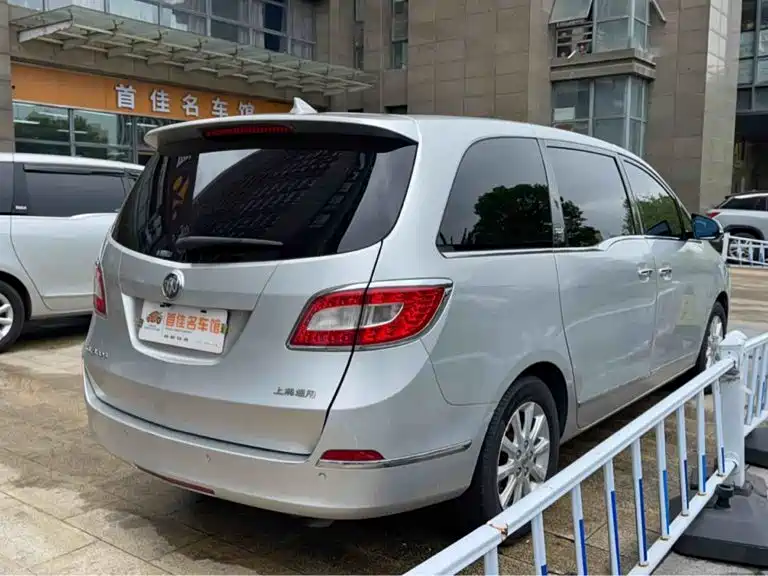 Buick GL8 2013 3.0L XT Luxury Flagship