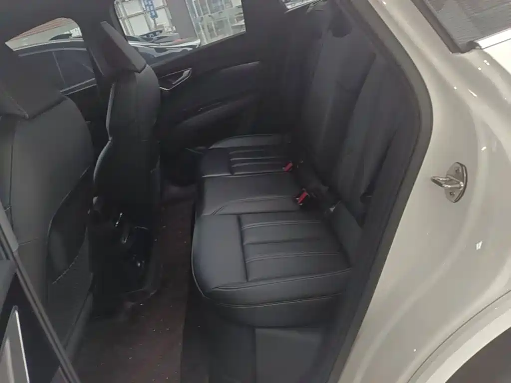 Audi Q4 e-tron — миниатюра 17