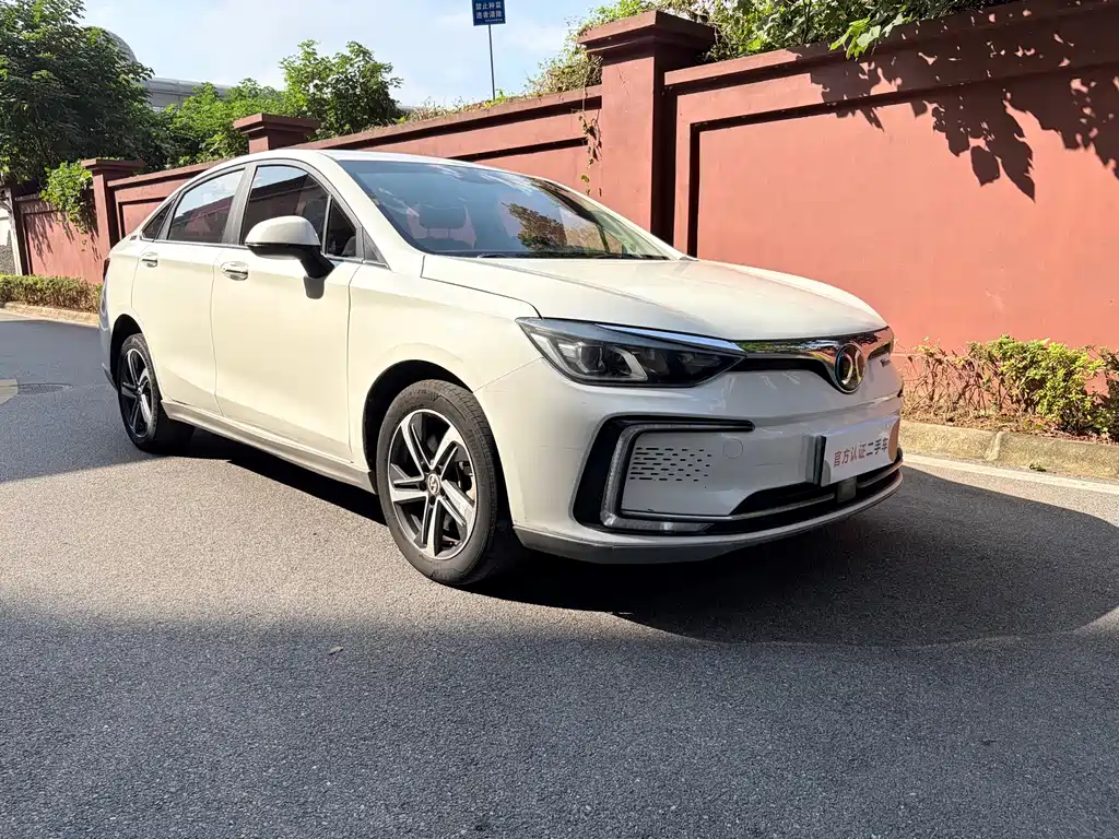 BAIC EU5 — миниатюра 3