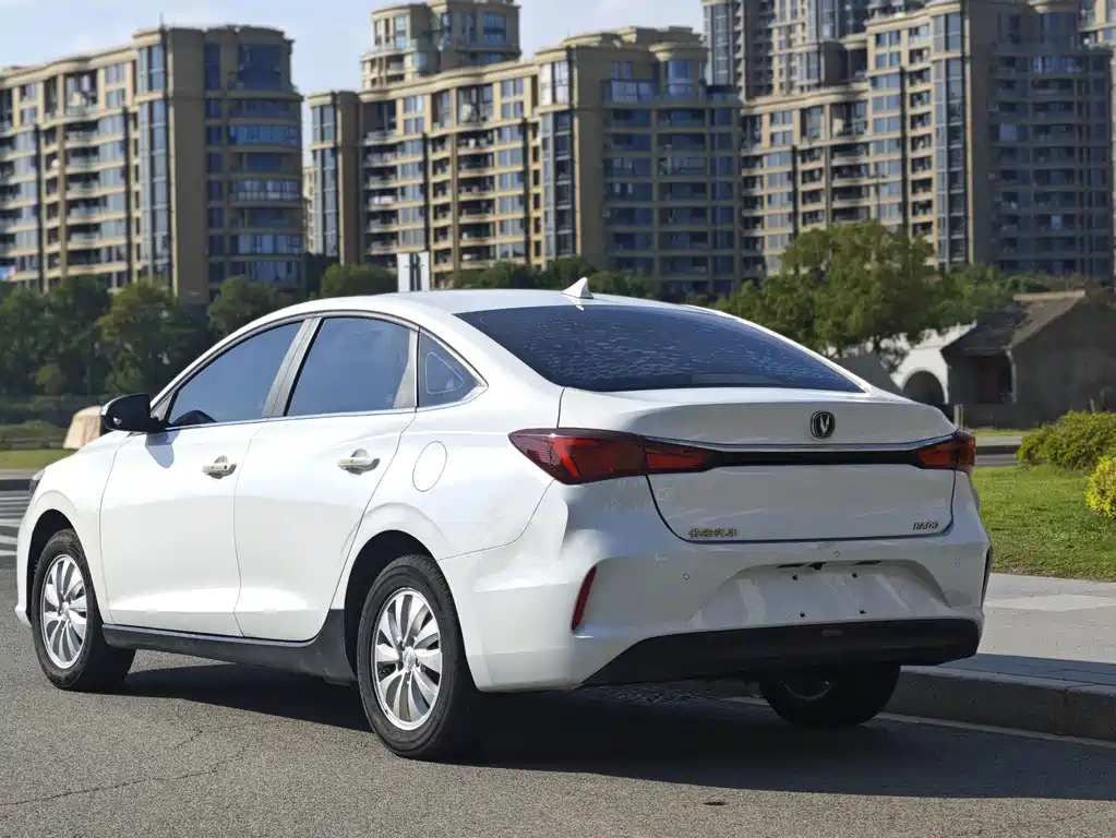 Changan Eado New Energy — миниатюра 2