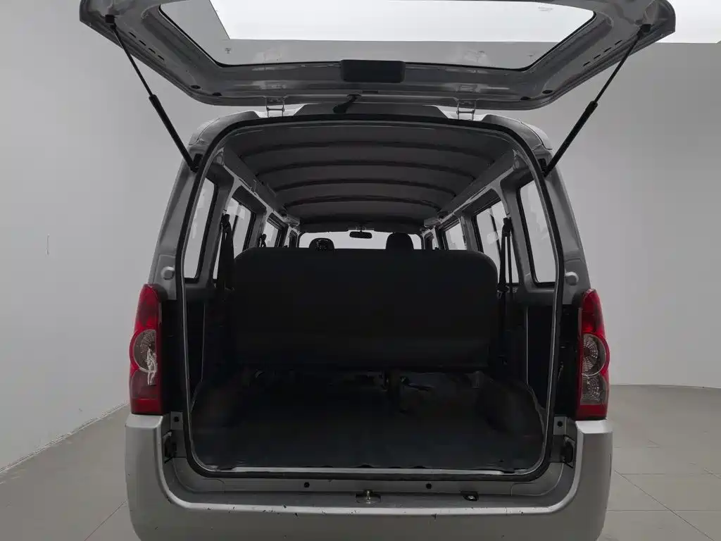 Wuling Rongguang — миниатюра 16