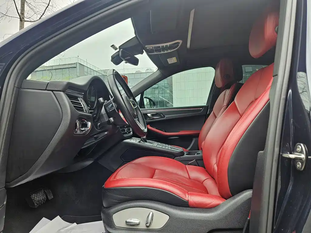 Porsche Macan — миниатюра 9