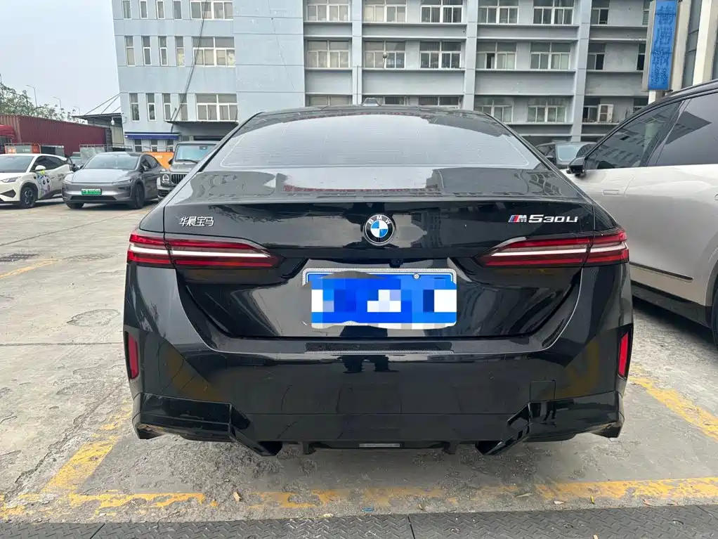 BMW 5 Series — миниатюра 8