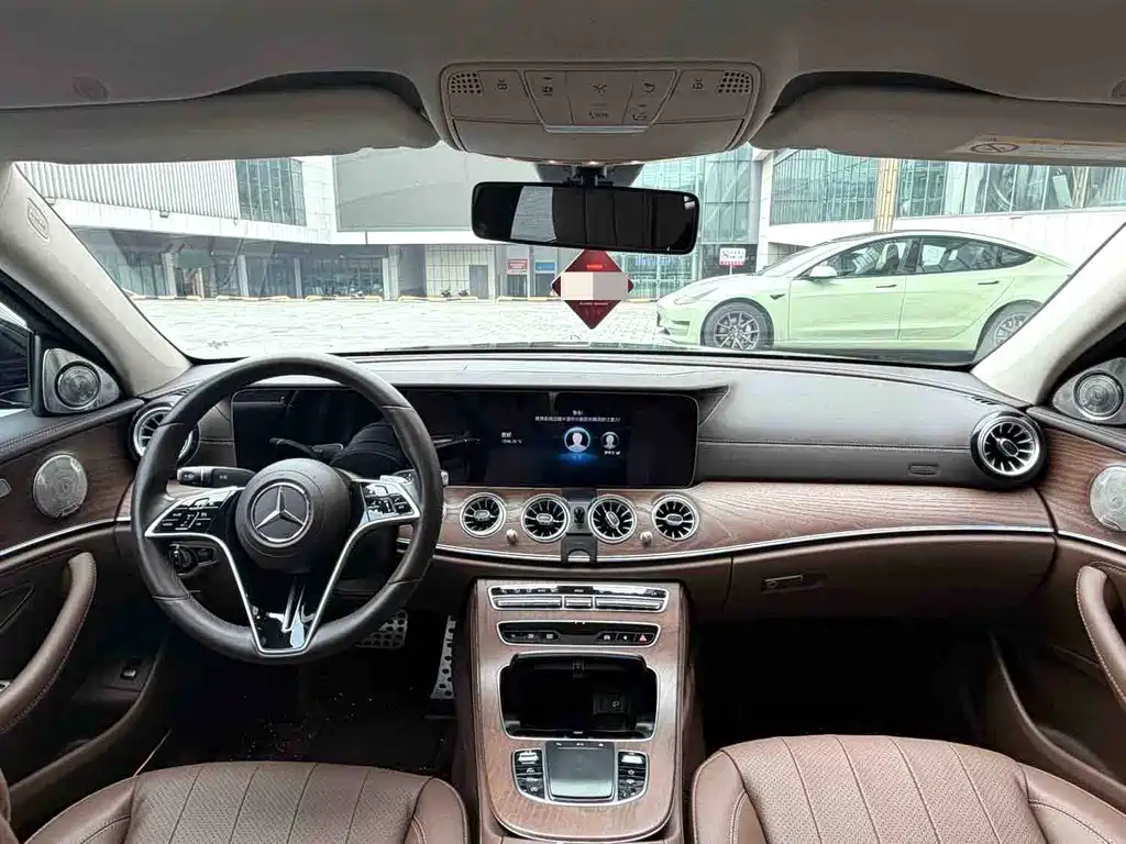 Mercedes-Benz E-Class — миниатюра 3