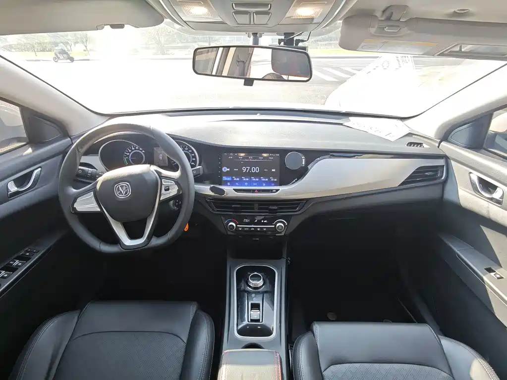 Changan Eado New Energy — миниатюра 6