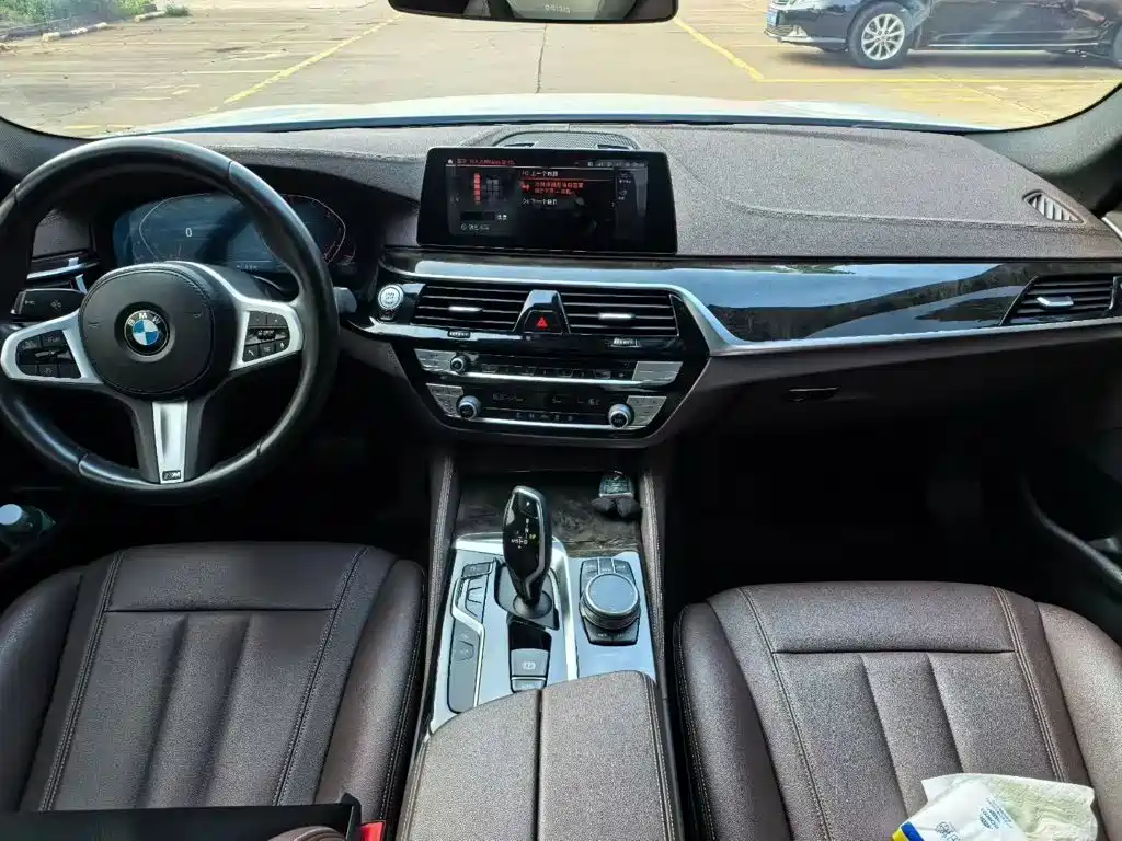 BMW 5 Series — миниатюра 7