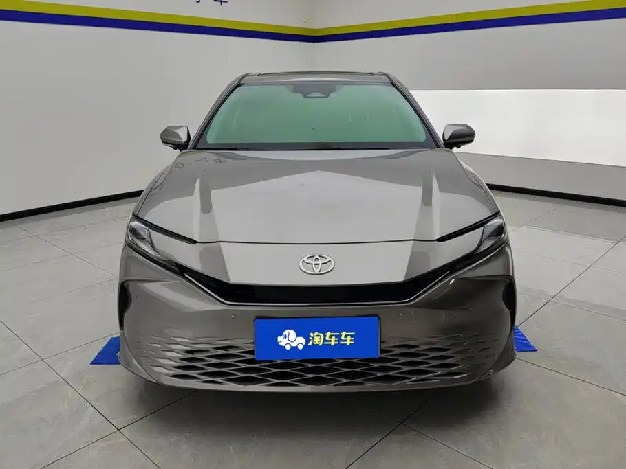 Toyota Camry — миниатюра 2