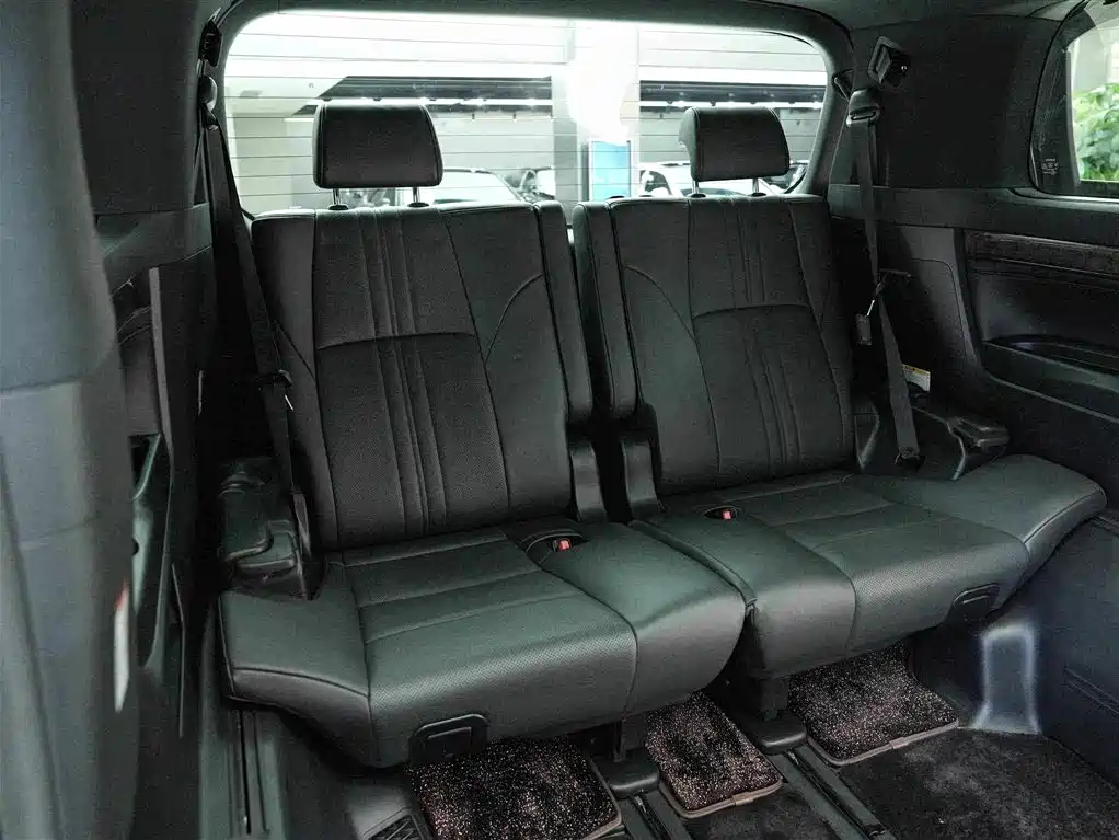 Toyota Alphard — миниатюра 15