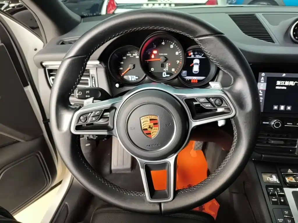 Porsche Macan — миниатюра 11