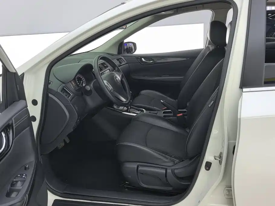 Nissan Tiida — миниатюра 9