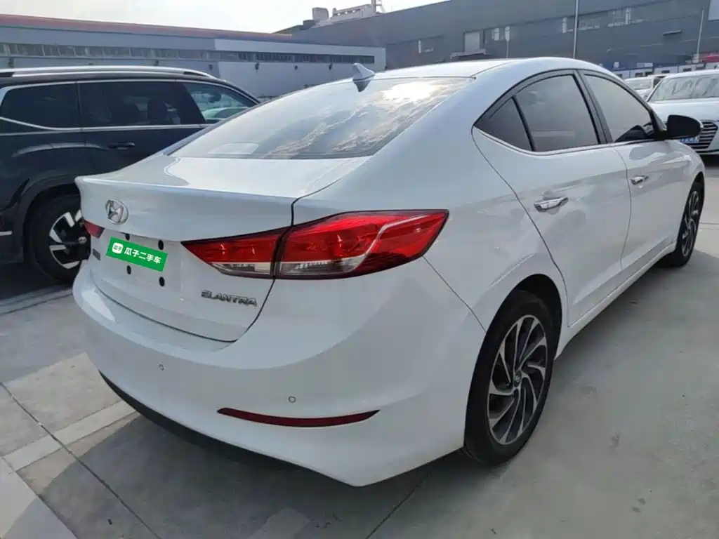 Hyundai Elantra — миниатюра 7