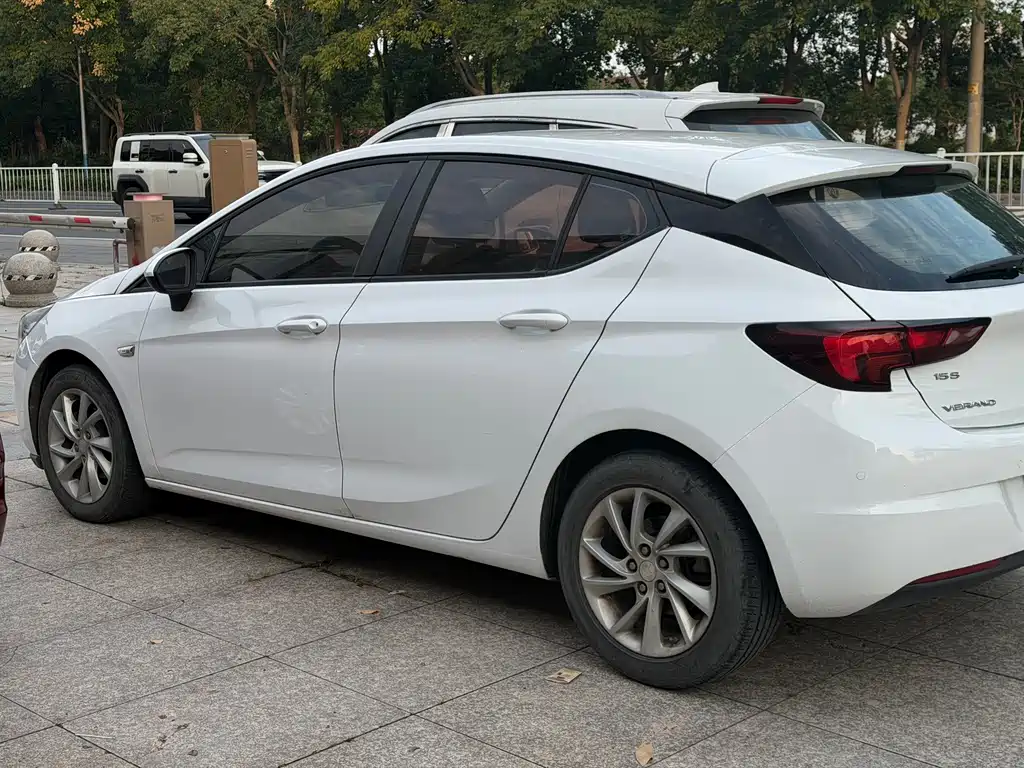 Buick Verano — миниатюра 11