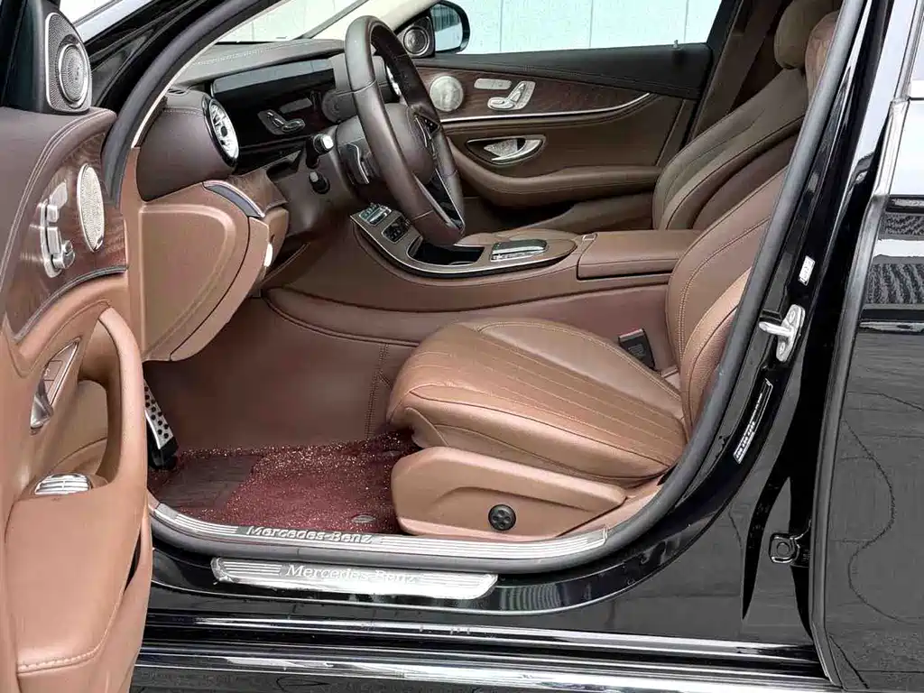 Mercedes-Benz E-Class — миниатюра 9