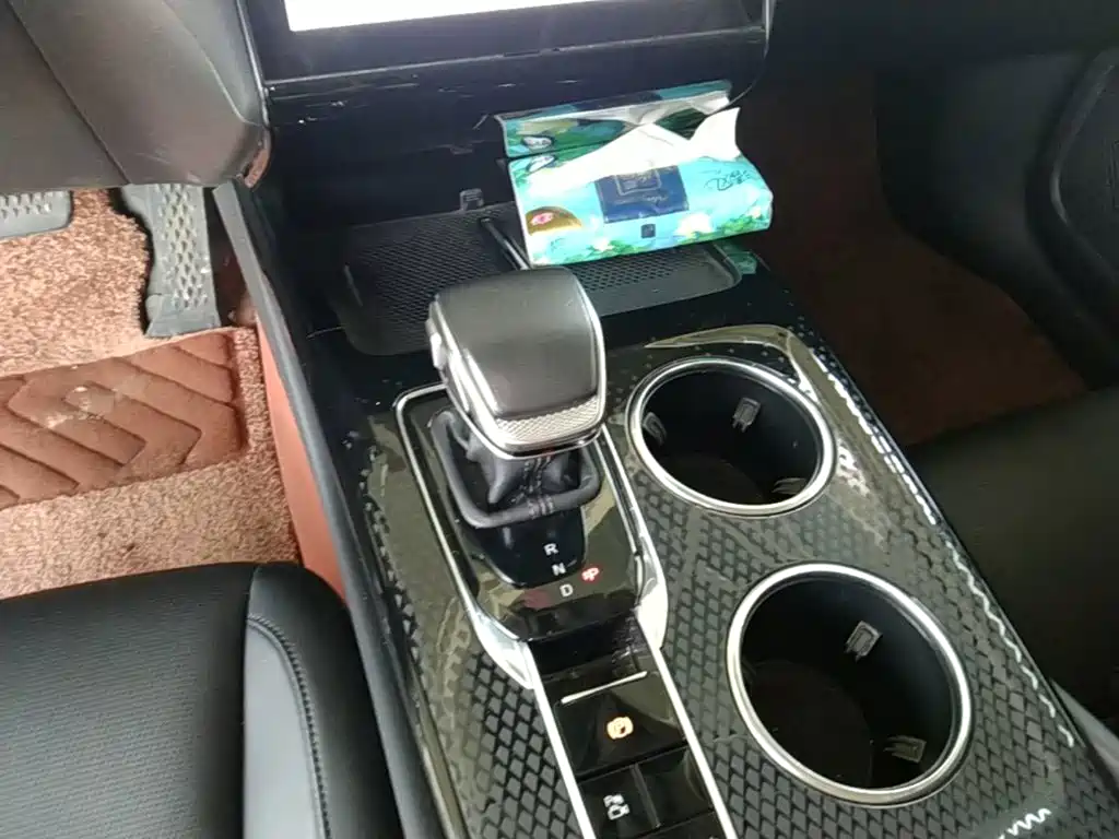 Hongqi Hongqi HS3 PHEV — миниатюра 14