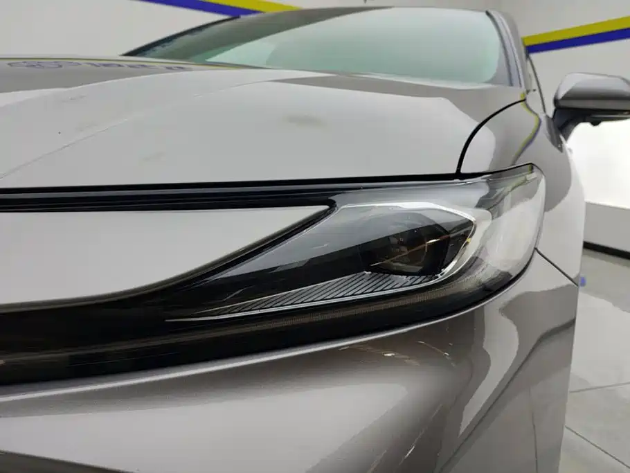 Toyota Camry — миниатюра 5