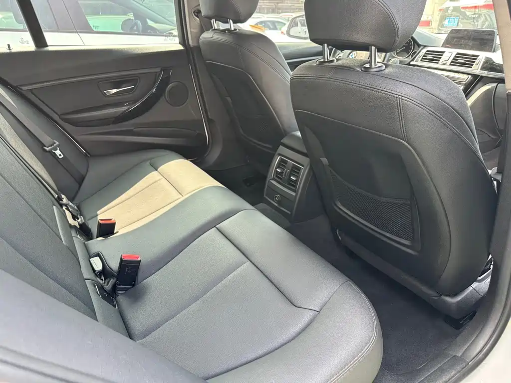 BMW 3 Series — миниатюра 9