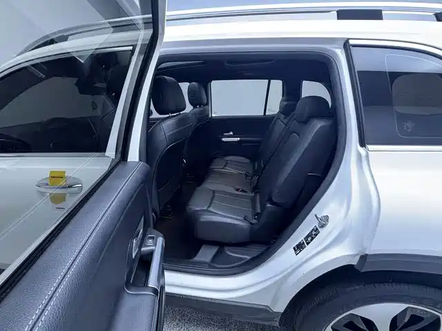Mercedes-Benz GLB — миниатюра 12