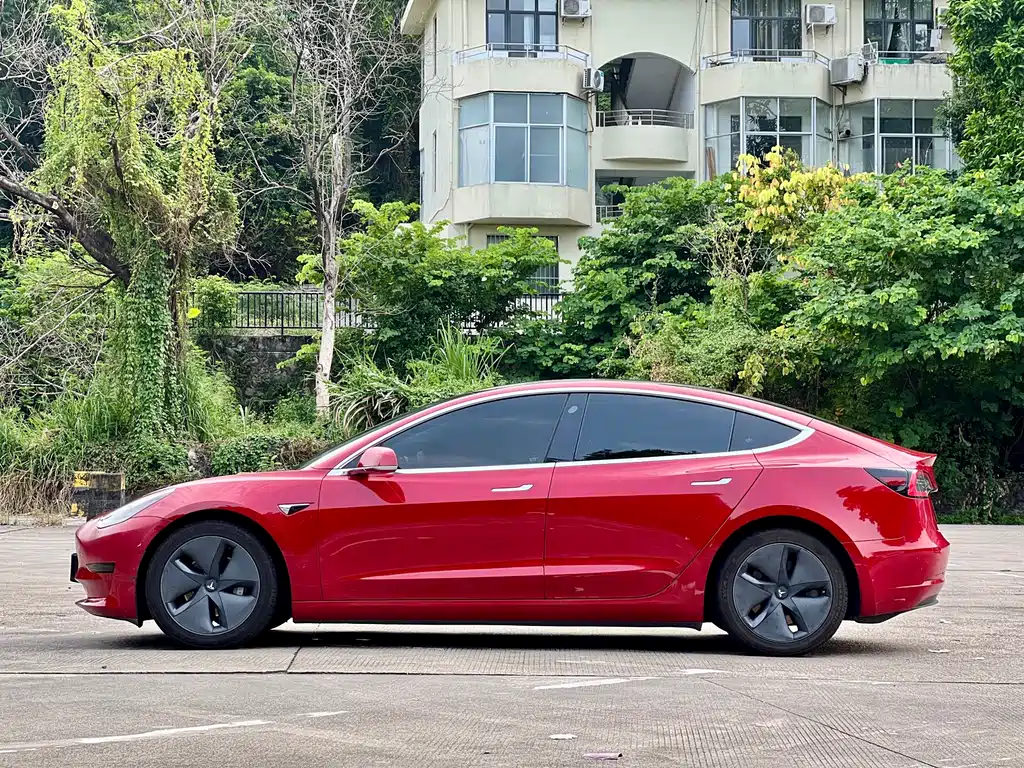 Tesla Model 3 — миниатюра 9