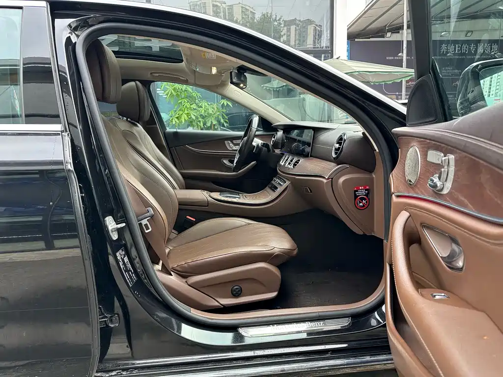 Mercedes-Benz E-Class — миниатюра 19