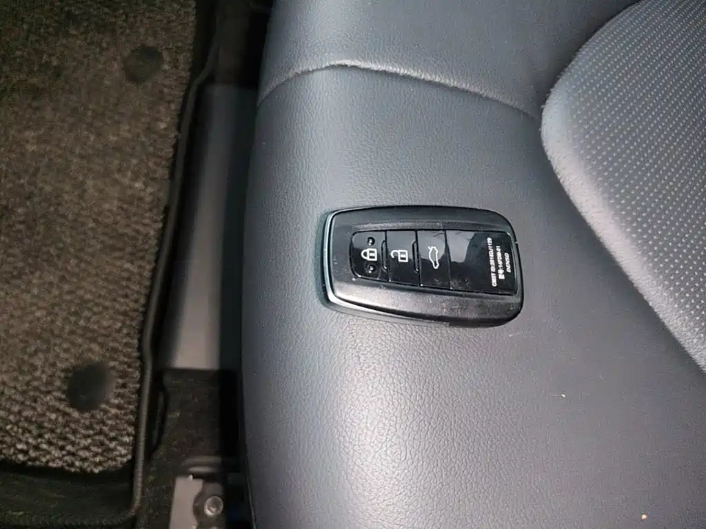 Toyota Camry — миниатюра 9