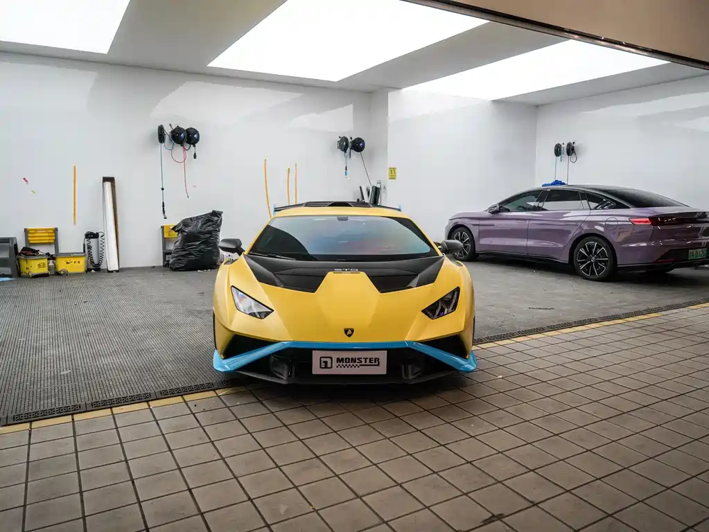 LAMBORGHINI HURACÁN