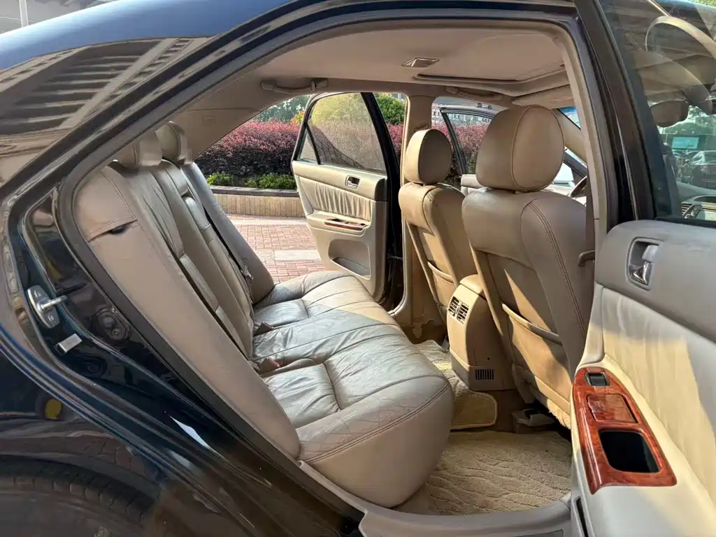 Toyota Camry — миниатюра 10