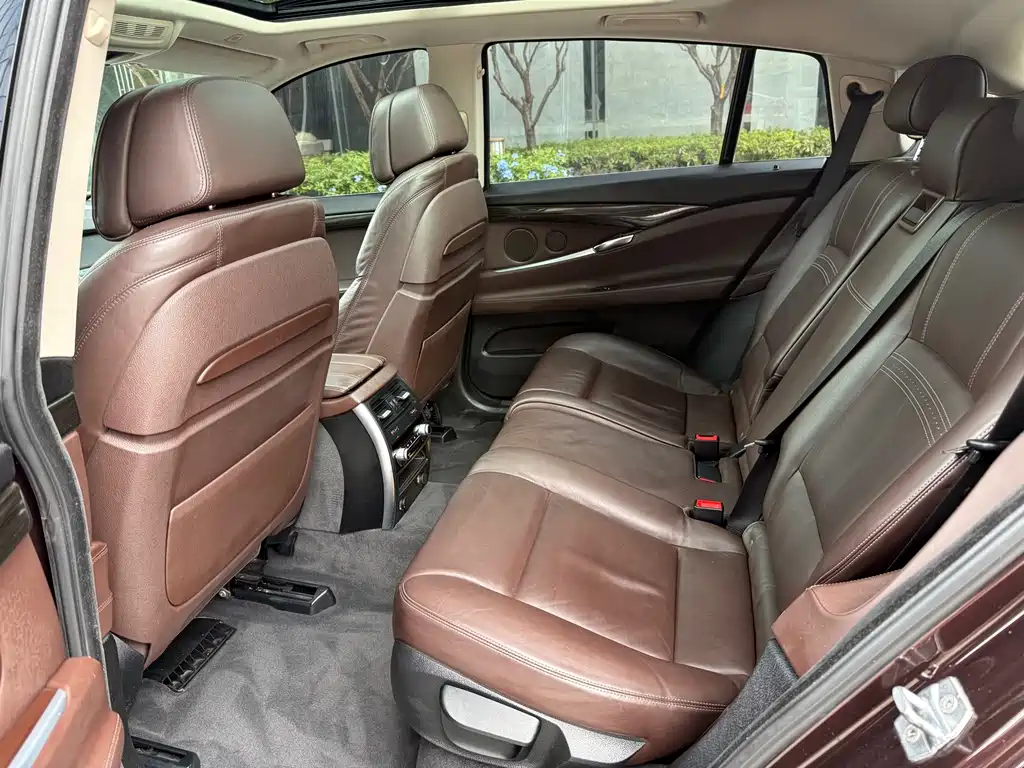 BMW 5 Series GT — миниатюра 8