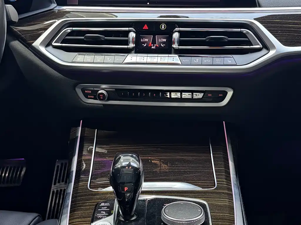 BMW X7 — миниатюра 17