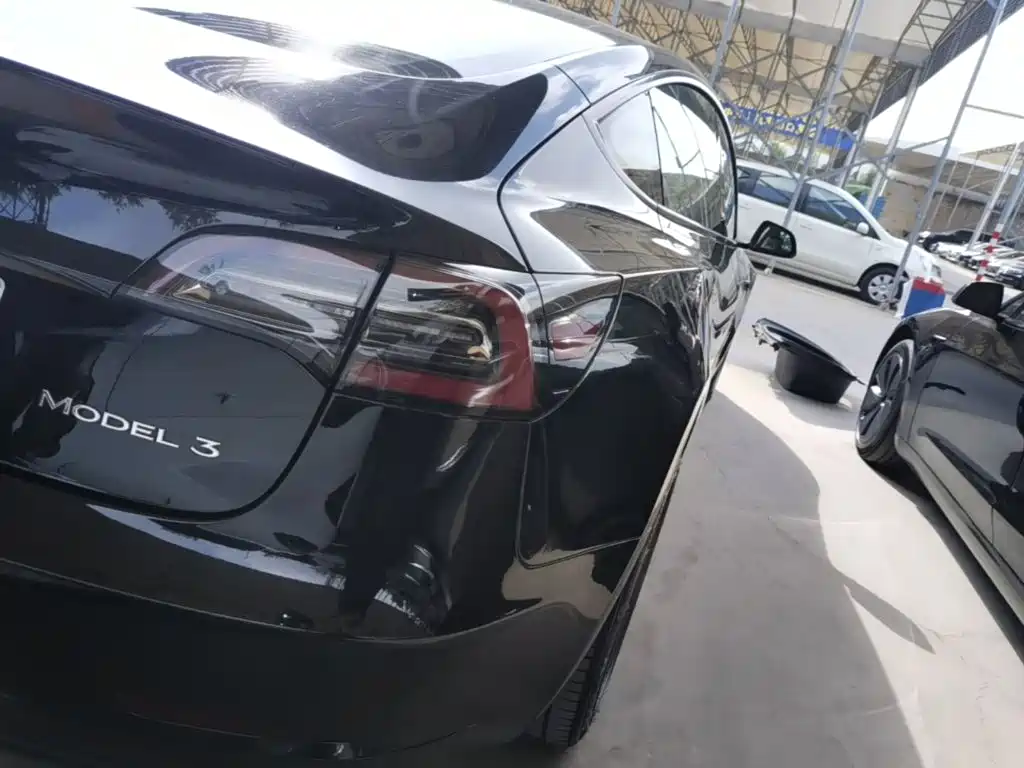 Tesla Model 3 — миниатюра 8