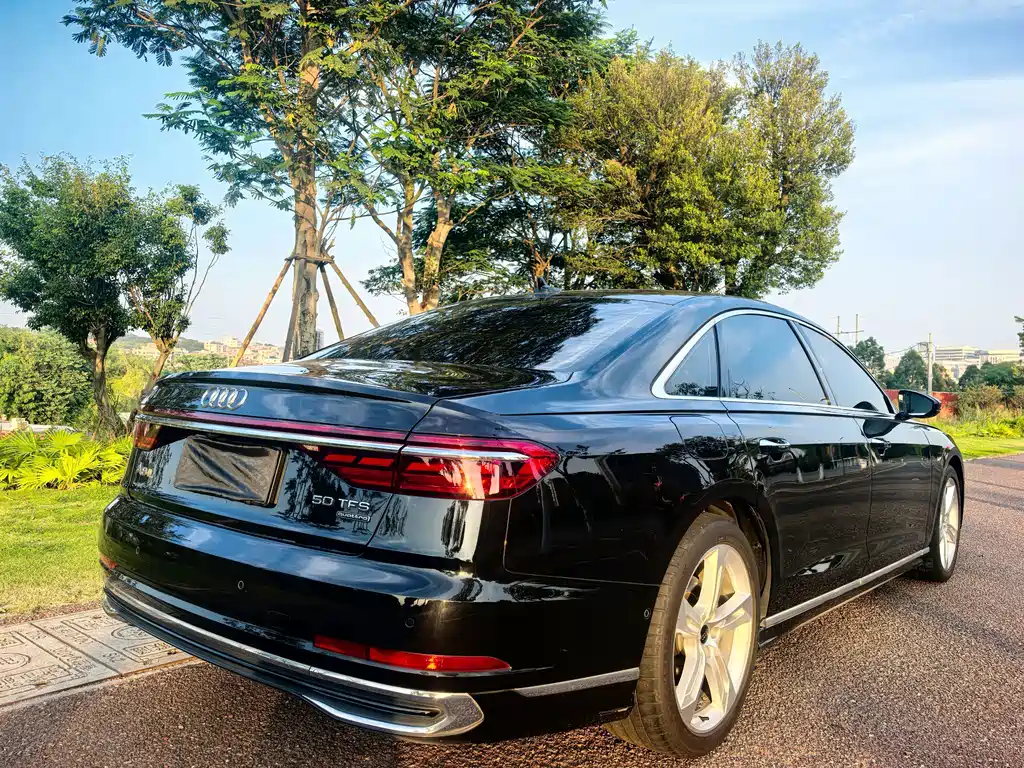 Audi A8 — миниатюра 6