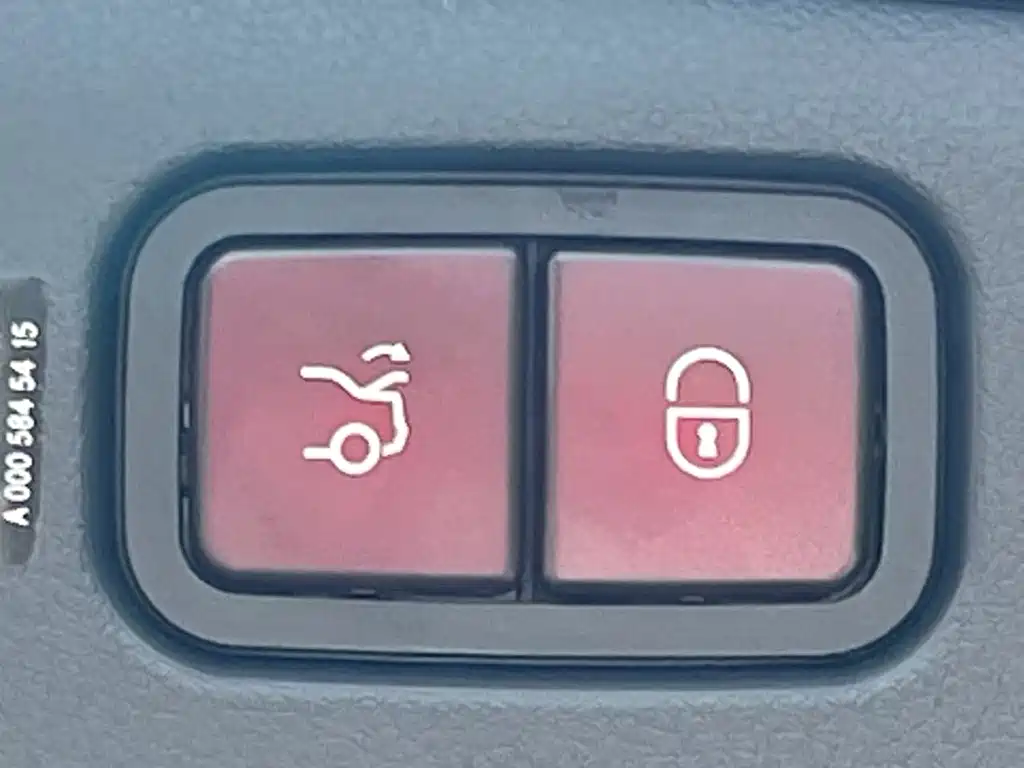 Mercedes-Benz E-Class — миниатюра 14